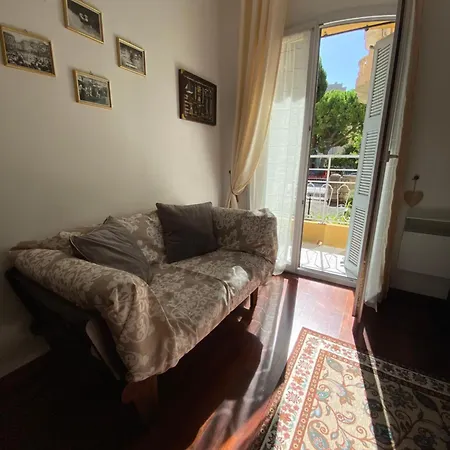 3 Pieces Dans Le Centre De *