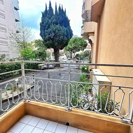 3 Pieces Dans Le Centre De Apartment Menton