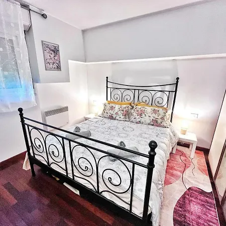 3 Pieces Dans Le Centre De *